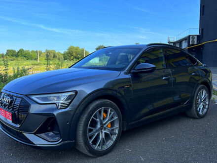 Ауді E-Tron 2020 у Тернополі на Automoto.ua Сірий Ауді E-Tron, об'ємом двигуна 0 л та пробігом 86 тис. км за 39000 $, фото 1 на Automoto.ua