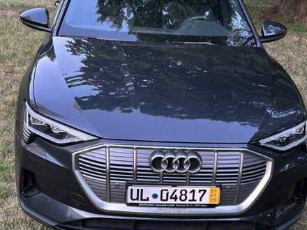 Серый Ауди E-Tron, объемом двигателя 0 л и пробегом 21 тыс. км за 41345 $, фото 1 на Automoto.ua