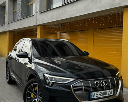 Серый Ауди E-Tron, объемом двигателя 0 л и пробегом 49 тыс. км за 29999 $, фото 1 на Automoto.ua