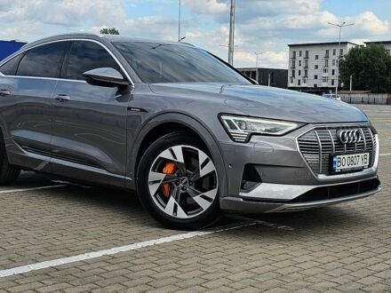 Сірий Ауді E-Tron, об'ємом двигуна 0 л та пробігом 157 тис. км за 28333 $, фото 1 на Automoto.ua