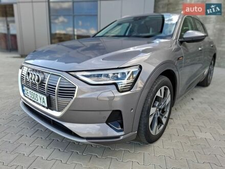 Серый Ауди E-Tron, объемом двигателя 0 л и пробегом 161 тыс. км за 22500 $, фото 1 на Automoto.ua