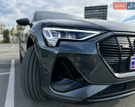 Сірий Ауді E-Tron, об'ємом двигуна 0 л та пробігом 101 тис. км за 33500 $, фото 1 на Automoto.ua