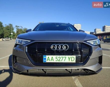 Серый Ауди E-Tron, объемом двигателя 0 л и пробегом 81 тыс. км за 34800 $, фото 1 на Automoto.ua
