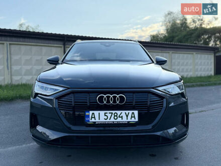 Ауди E-Tron 2021 в Ирпене на Automoto.ua Серый Ауди E-Tron, объемом двигателя 0 л и пробегом 59 тыс. км за 39900 $, фото 1 на Automoto.ua