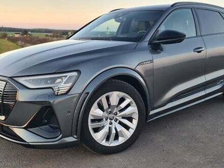 Ауді E-Tron 2021 у Хмельницькому на Automoto.ua Сірий Ауді E-Tron, об'ємом двигуна 0 л та пробігом 135 тис. км за 36900 $, фото 1 на Automoto.ua