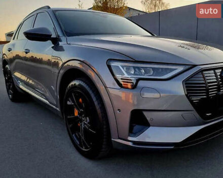 Серый Ауди E-Tron, объемом двигателя 0 л и пробегом 61 тыс. км за 30000 $, фото 1 на Automoto.ua