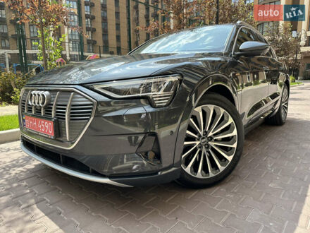 Ауди E-Tron 2021 в Киеве на Automoto.ua Серый Ауди E-Tron, объемом двигателя 0 л и пробегом 83 тыс. км за 34900 $, фото 1 на Automoto.ua