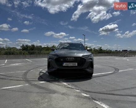 Серый Ауди E-Tron, объемом двигателя 0 л и пробегом 45 тыс. км за 59093 $, фото 1 на Automoto.ua
