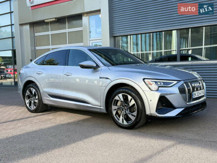 Ауди E-Tron 2022 в Ровно на Automoto.ua Серый Ауди E-Tron, объемом двигателя 0 л и пробегом 15 тыс. км за 41900 $, фото 1 на Automoto.ua