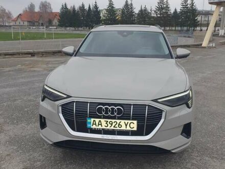 Серый Ауди E-Tron, объемом двигателя 0 л и пробегом 30 тыс. км за 45000 $, фото 1 на Automoto.ua