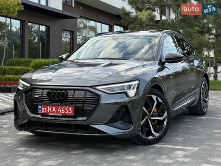 Ауді E-Tron 2022 у Ужгороді на Automoto.ua Сірий Ауді E-Tron, об'ємом двигуна 0 л та пробігом 99 тис. км за 39900 $, фото 1 на Automoto.ua