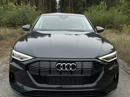 Ауди E-Tron 2022 в Киеве на Automoto.ua Серый Ауди E-Tron, объемом двигателя 0 л и пробегом 36 тыс. км за 41300 $, фото 1 на Automoto.ua