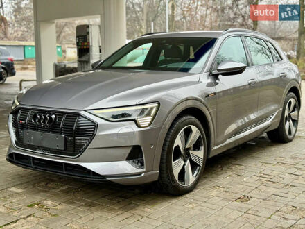 Серый Ауди E-Tron, объемом двигателя 0 л и пробегом 39 тыс. км за 44500 $, фото 1 на Automoto.ua