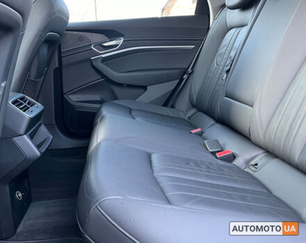 Синий Ауди E-Tron, объемом двигателя 71 л и пробегом 139 тыс. км за 27000 $, фото 12 на Automoto.ua