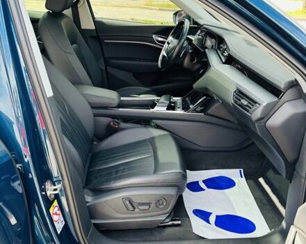 Ауді E-Tron 2019 у Тернополі на Automoto.ua Синій Ауді E-Tron, об'ємом двигуна 0 л та пробігом 200 тис. км за 21700 $, фото 32 на Automoto.ua