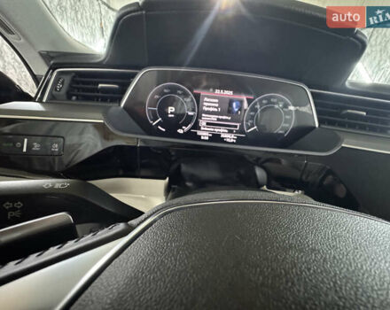 Синий Ауди E-Tron, объемом двигателя 0 л и пробегом 135 тыс. км за 26400 $, фото 12 на Automoto.ua