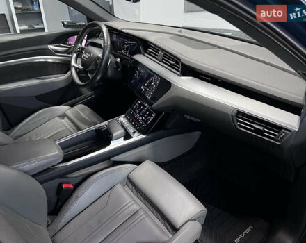 Синий Ауди E-Tron, объемом двигателя 0 л и пробегом 299 тыс. км за 23490 $, фото 68 на Automoto.ua
