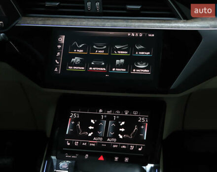 Синий Ауди E-Tron, объемом двигателя 0 л и пробегом 80 тыс. км за 28900 $, фото 132 на Automoto.ua