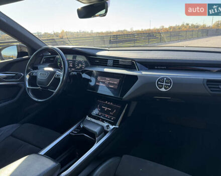 Синий Ауди E-Tron, объемом двигателя 0 л и пробегом 133 тыс. км за 23900 $, фото 51 на Automoto.ua