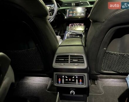 Синий Ауди E-Tron, объемом двигателя 0 л и пробегом 57 тыс. км за 28700 $, фото 24 на Automoto.ua