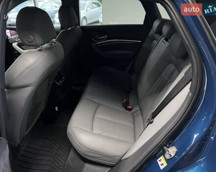 Синий Ауди E-Tron, объемом двигателя 0 л и пробегом 299 тыс. км за 23490 $, фото 74 на Automoto.ua