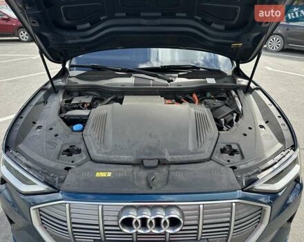 Ауді E-Tron 2019 у Тернополі на Automoto.ua Синій Ауді E-Tron, об'ємом двигуна 0 л та пробігом 200 тис. км за 21700 $, фото 18 на Automoto.ua