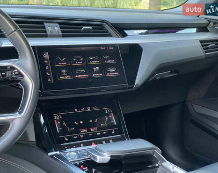 Синий Ауди E-Tron, объемом двигателя 0 л и пробегом 49 тыс. км за 35490 $, фото 31 на Automoto.ua