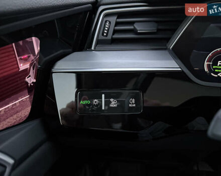 Ауди E-Tron 2019 в Хмельницком на Automoto.ua Синий Ауди E-Tron, объемом двигателя 0 л и пробегом 77 тыс. км за 32527 $, фото 96 на Automoto.ua