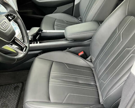 Синий Ауди E-Tron, объемом двигателя 0 л и пробегом 175 тыс. км за 24444 $, фото 8 на Automoto.ua