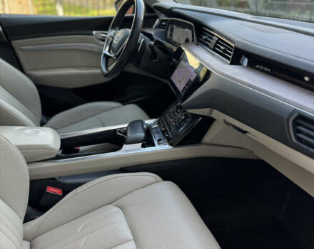 Синий Ауди E-Tron, объемом двигателя 0 л и пробегом 63 тыс. км за 31900 $, фото 22 на Automoto.ua