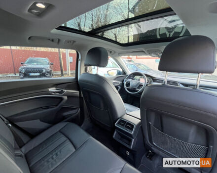 Синий Ауди E-Tron, объемом двигателя 71 л и пробегом 139 тыс. км за 27000 $, фото 20 на Automoto.ua