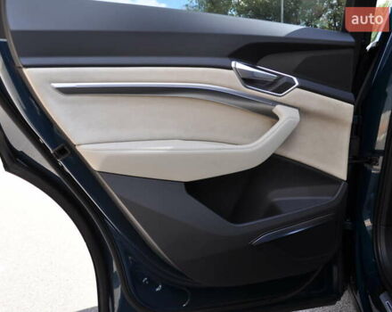 Синий Ауди E-Tron, объемом двигателя 0 л и пробегом 79 тыс. км за 34000 $, фото 67 на Automoto.ua