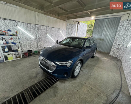 Синий Ауди E-Tron, объемом двигателя 0 л и пробегом 135 тыс. км за 26400 $, фото 1 на Automoto.ua