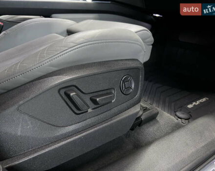 Синий Ауди E-Tron, объемом двигателя 0 л и пробегом 299 тыс. км за 23490 $, фото 69 на Automoto.ua