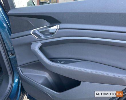 Синий Ауди E-Tron, объемом двигателя 71 л и пробегом 139 тыс. км за 27000 $, фото 19 на Automoto.ua