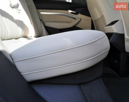 Синий Ауди E-Tron, объемом двигателя 0 л и пробегом 79 тыс. км за 34000 $, фото 59 на Automoto.ua