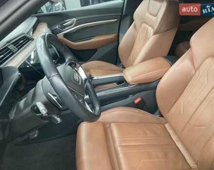 Синий Ауди E-Tron, объемом двигателя 0 л и пробегом 75 тыс. км за 45652 $, фото 10 на Automoto.ua