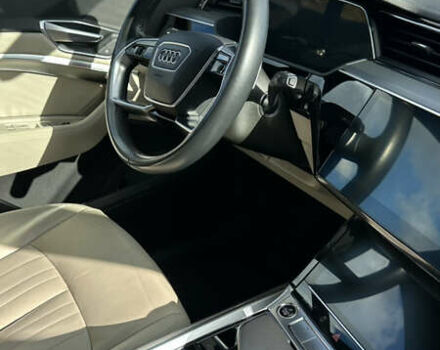 Ауді E-Tron 2020 у Володимир-Волинський на Automoto.ua Синій Ауді E-Tron, об'ємом двигуна 0 л та пробігом 220 тис. км за 25000 $, фото 4 на Automoto.ua