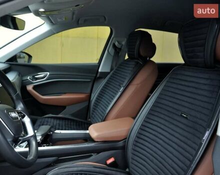 Синий Ауди E-Tron, объемом двигателя 0 л и пробегом 52 тыс. км за 31500 $, фото 17 на Automoto.ua