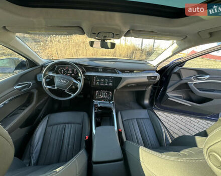 Синий Ауди E-Tron, объемом двигателя 0 л и пробегом 46 тыс. км за 31000 $, фото 8 на Automoto.ua