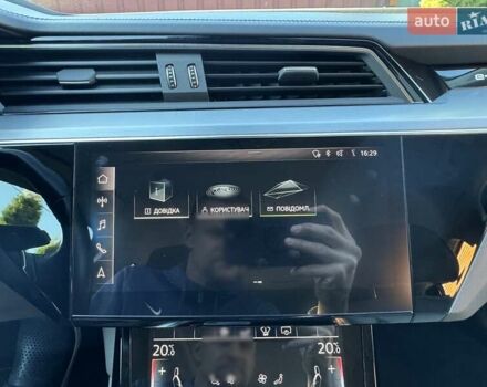 Синій Ауді E-Tron, об'ємом двигуна 0 л та пробігом 47 тис. км за 36500 $, фото 56 на Automoto.ua