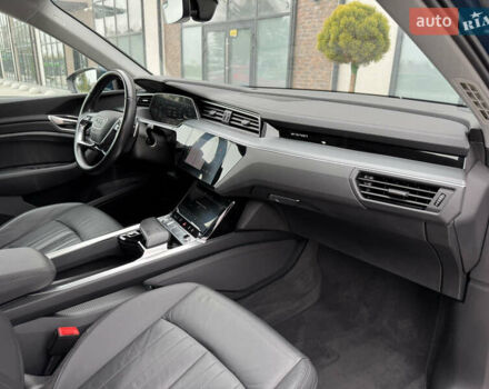 Синий Ауди E-Tron, объемом двигателя 0 л и пробегом 96 тыс. км за 25999 $, фото 52 на Automoto.ua