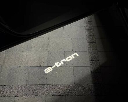 Синий Ауди E-Tron, объемом двигателя 0 л и пробегом 99 тыс. км за 29777 $, фото 14 на Automoto.ua