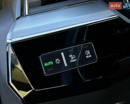 Синий Ауди E-Tron, объемом двигателя 0 л и пробегом 40 тыс. км за 36514 $, фото 71 на Automoto.ua