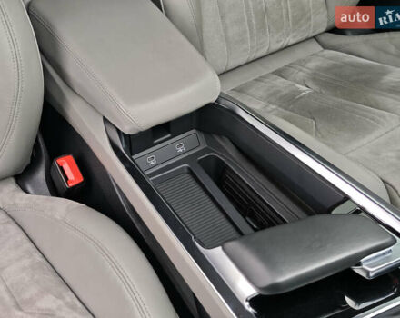 Синий Ауди E-Tron, объемом двигателя 0 л и пробегом 95 тыс. км за 34999 $, фото 64 на Automoto.ua