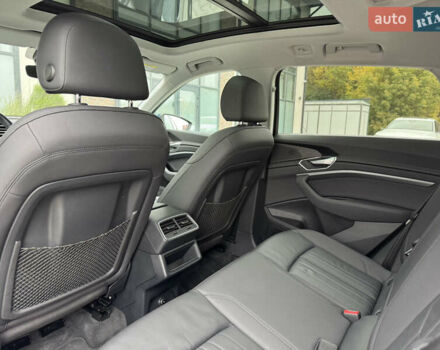 Синий Ауди E-Tron, объемом двигателя 0 л и пробегом 96 тыс. км за 25999 $, фото 60 на Automoto.ua