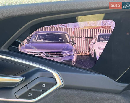 Синий Ауди E-Tron, объемом двигателя 0 л и пробегом 40 тыс. км за 36514 $, фото 72 на Automoto.ua