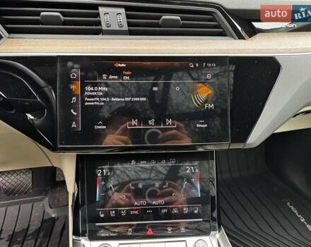 Синий Ауди E-Tron, объемом двигателя 0 л и пробегом 104 тыс. км за 33490 $, фото 24 на Automoto.ua