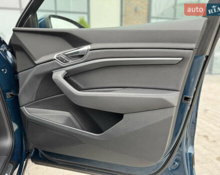 Синий Ауди E-Tron, объемом двигателя 0 л и пробегом 96 тыс. км за 25999 $, фото 51 на Automoto.ua