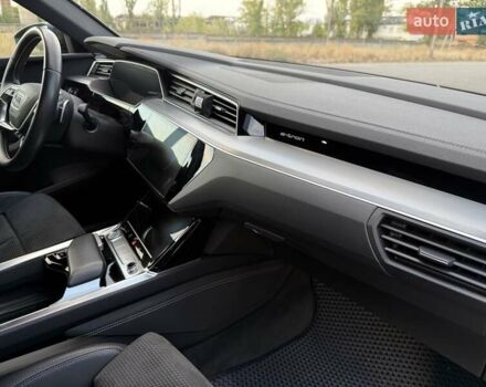 Синій Ауді E-Tron, об'ємом двигуна 0 л та пробігом 53 тис. км за 33700 $, фото 46 на Automoto.ua